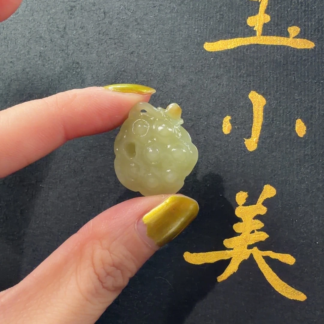 和田玉未镶嵌颈饰黑羊洞