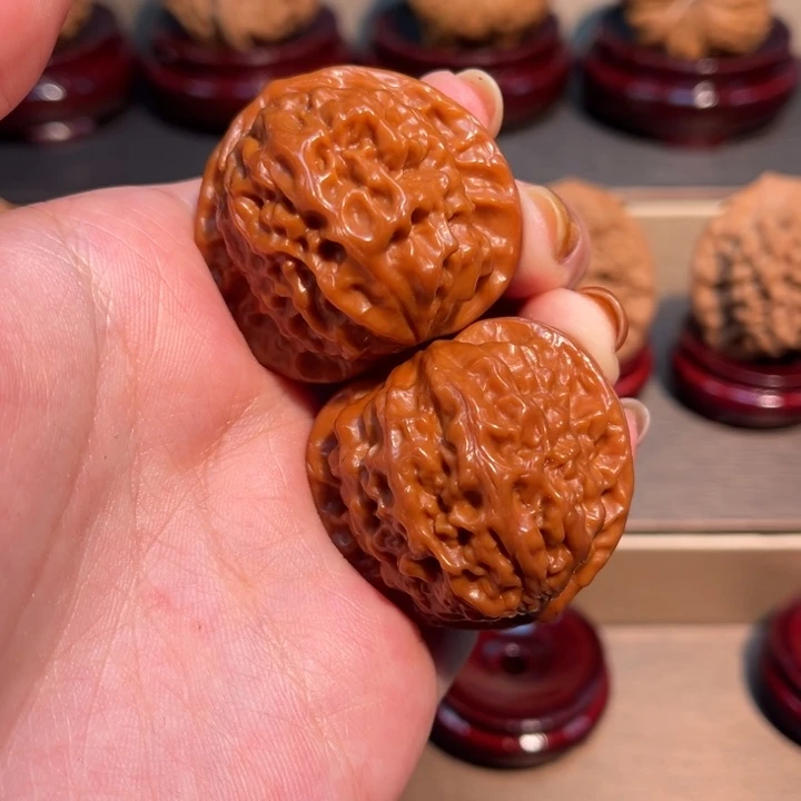 文玩核桃吊坠瓷娃娃