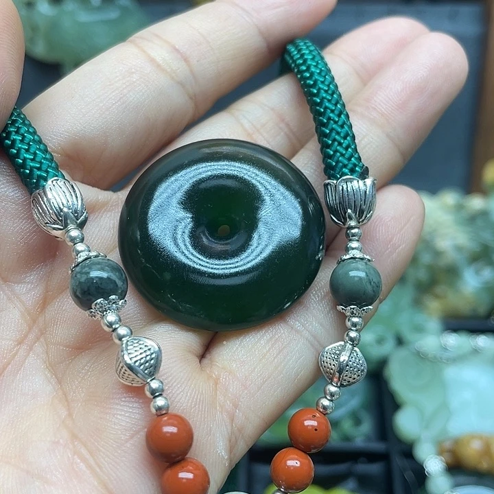 未镶嵌蛇纹石玉颈饰