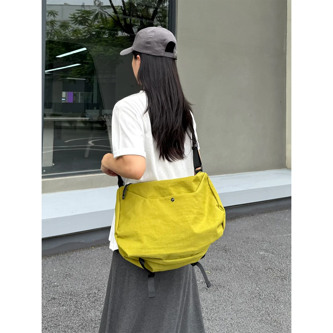 BYZZ小众简约男女情侣户外机能皱感轻便工装运动防泼水单肩斜挎包