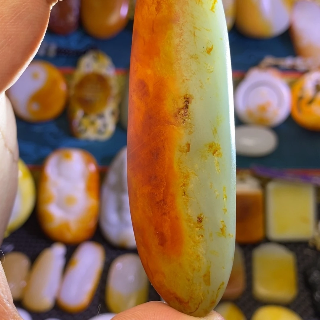 新疆料 原石手把件