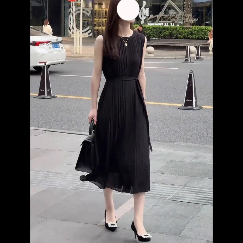 温柔赫本风休闲显瘦修身小黑裙欧货时尚2025夏季新款高端连衣裙潮