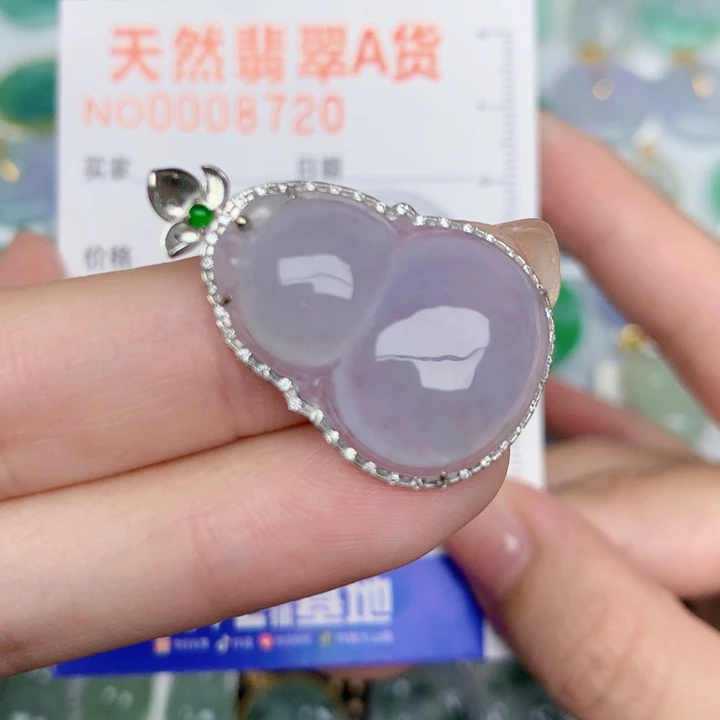 颈饰18K金镶嵌翡翠葫芦