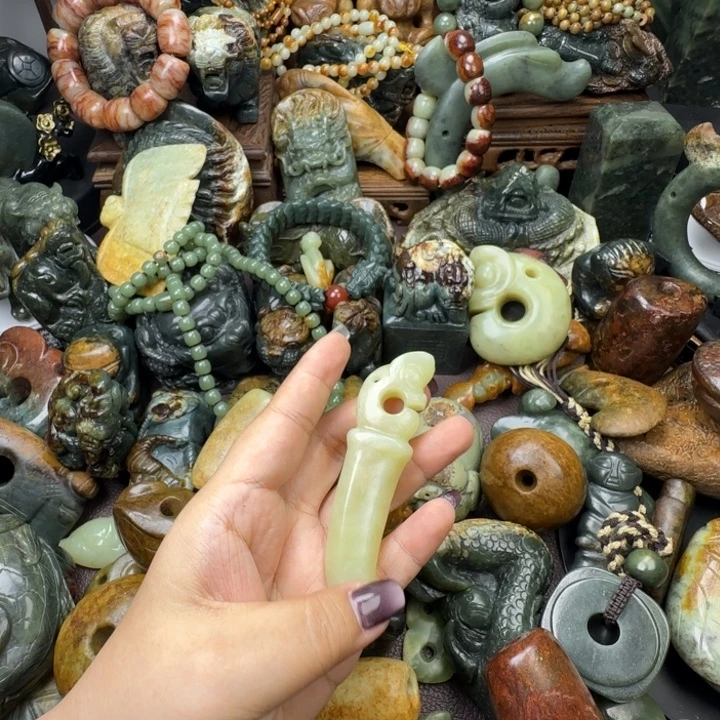 身***！透闪石质玉未镶嵌珠宝奇石