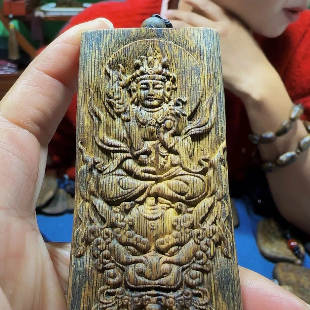 沉香沉香碎屑海南白奇金丝油老料文殊菩萨带绳17.6克