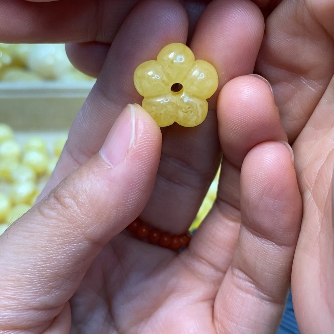 裸石琥珀未镶嵌原矿蜜蜡配珠