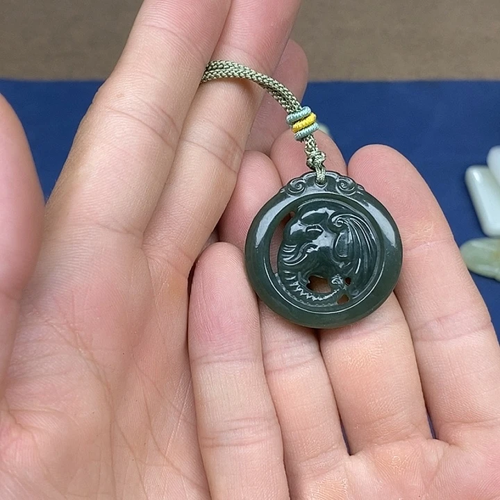 颈饰未镶嵌和田玉