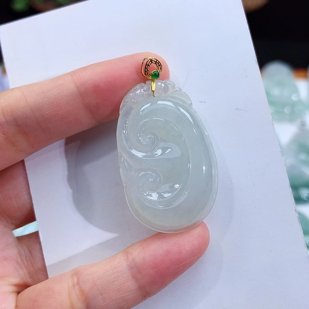 翡翠18K金镶嵌颈饰翡翠吊坠