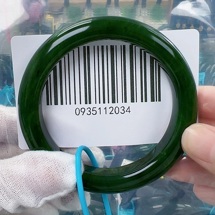 和田玉手镯未镶嵌微瑕5556