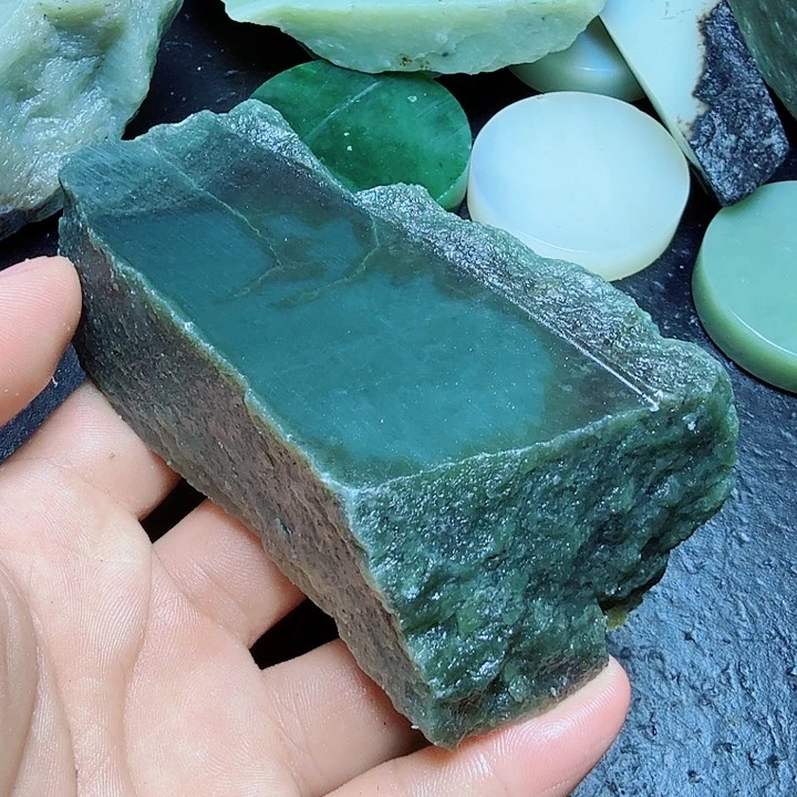 和田玉（糖玉）未镶嵌珠宝奇石