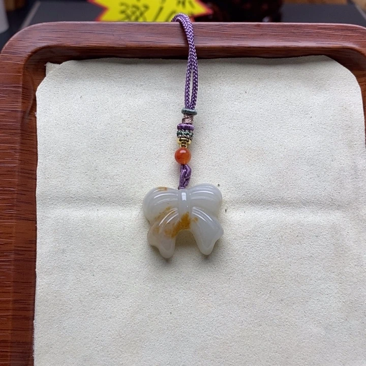 石英质玉合金颈饰