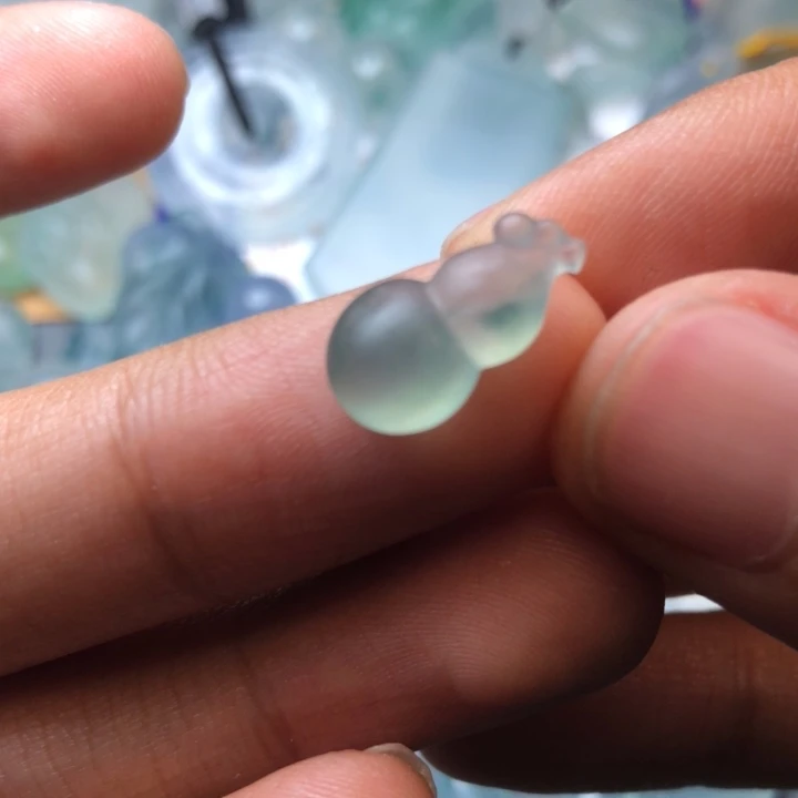 定制翡翠未镶嵌挂件