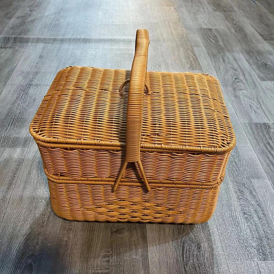 A186棕色长方双层加固带盖野餐篮手工编织43*32*32