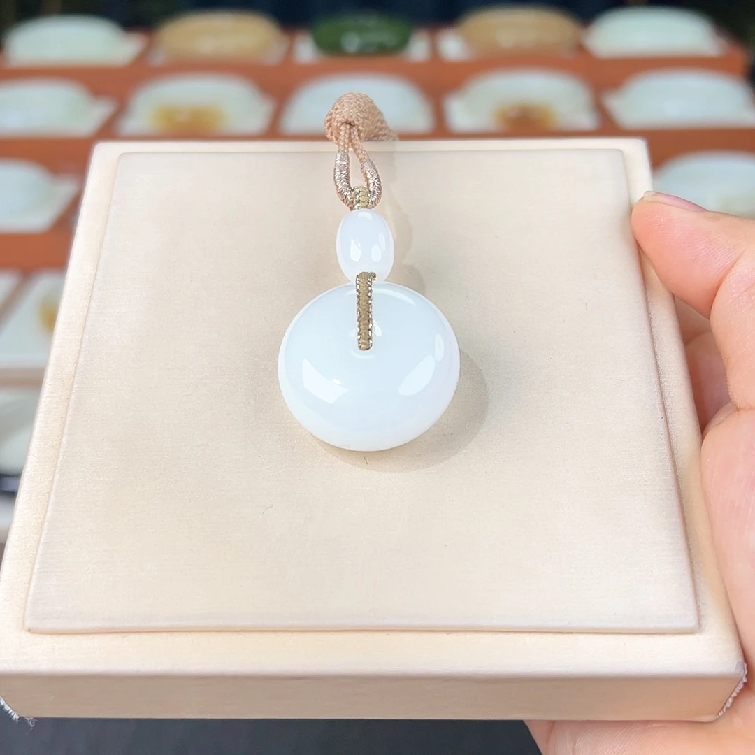 和田玉吊坠(不含链)未镶嵌周**?和田玉平安扣吊坠