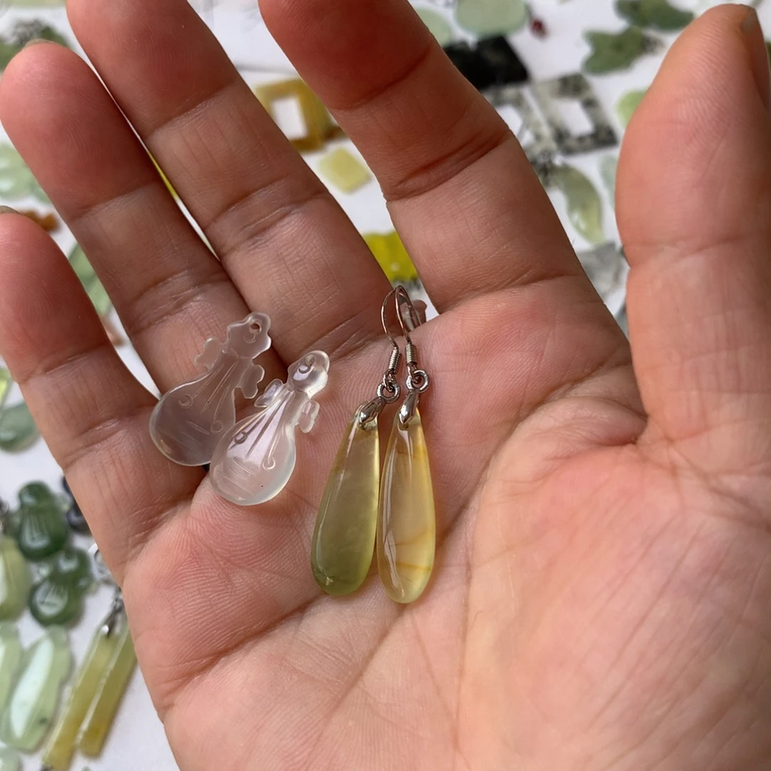 未镶嵌蛇纹石玉耳环