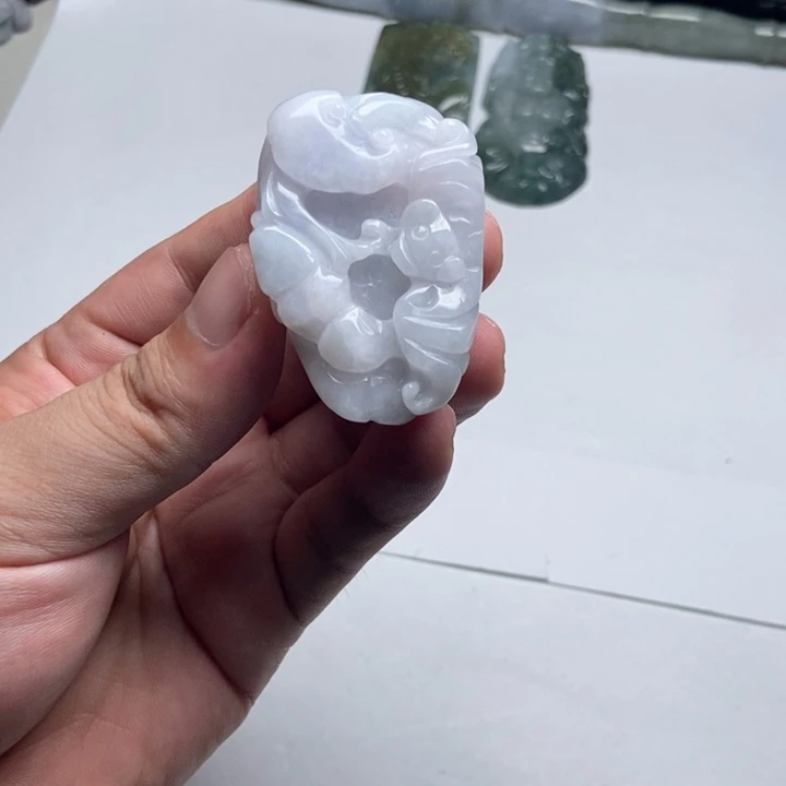翡翠未镶嵌颈饰如意1