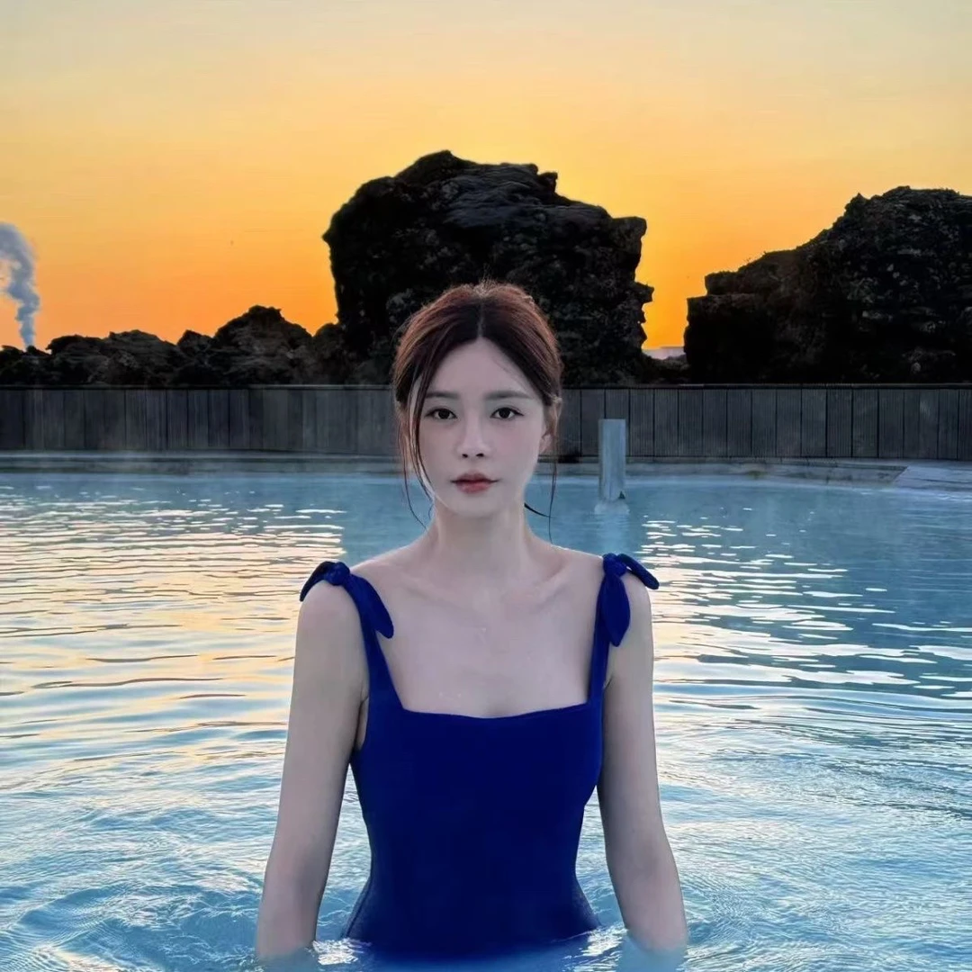 新款纯色沈梦辰同款连体泳衣女简约ins连高颜值泡温泉度假泳装女