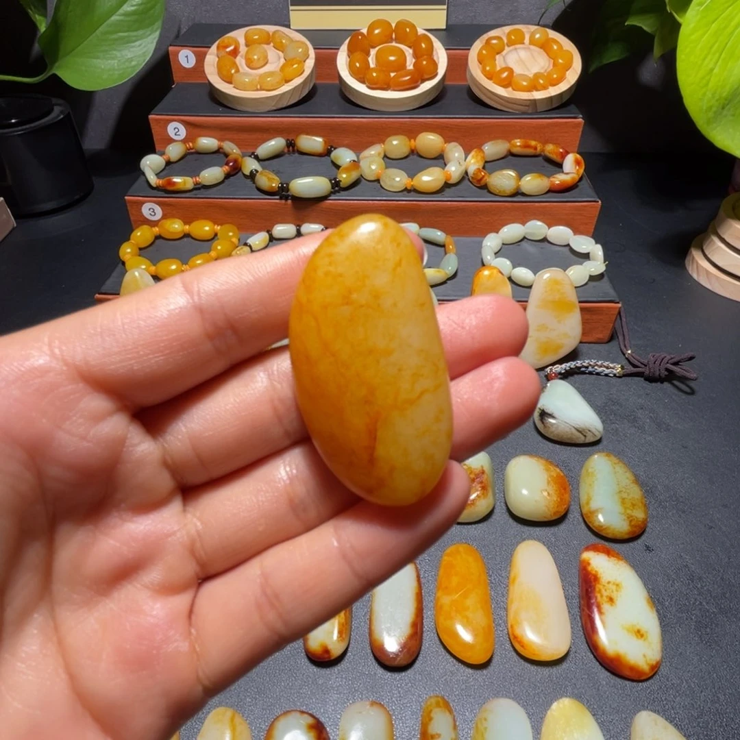 和田玉未镶嵌颈饰西****?