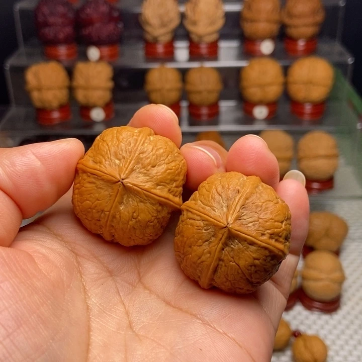 文玩核桃把件玲珑四棱35