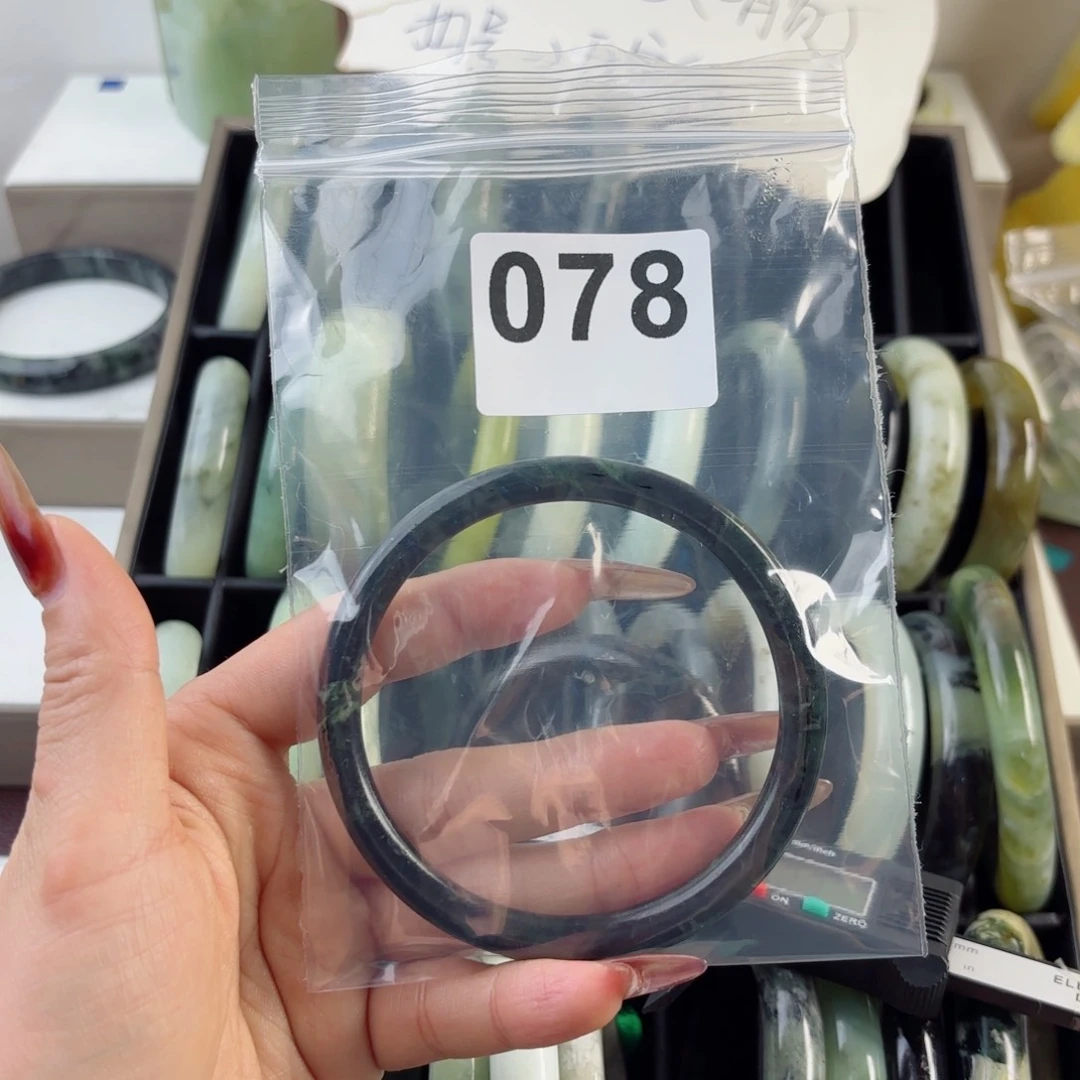 蛇纹石玉未镶嵌手镯馨