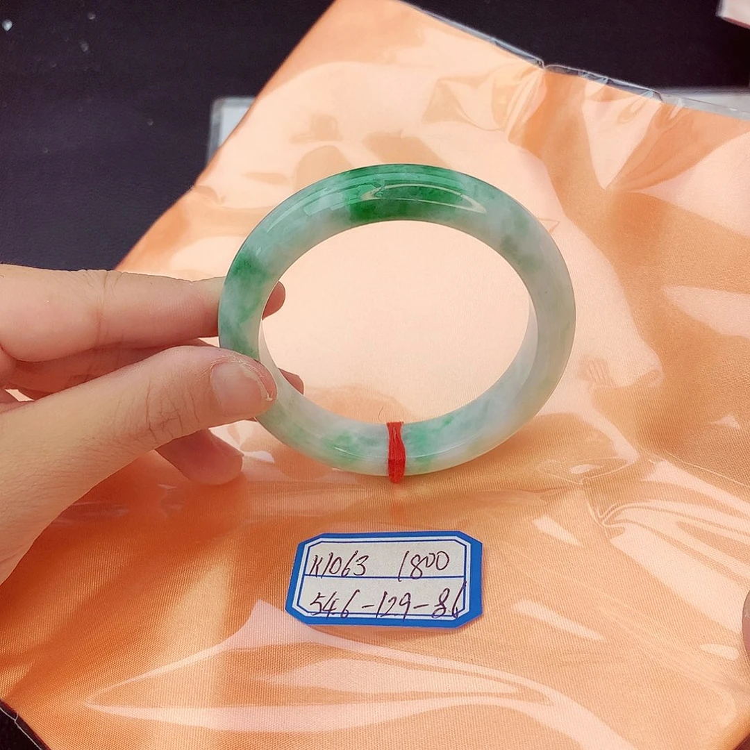 翡翠手镯未镶嵌翡翠