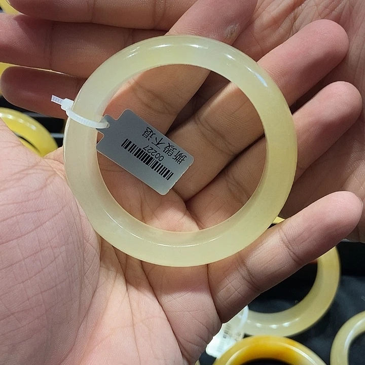 石英质玉（黄龙玉）手镯未镶嵌少*糖