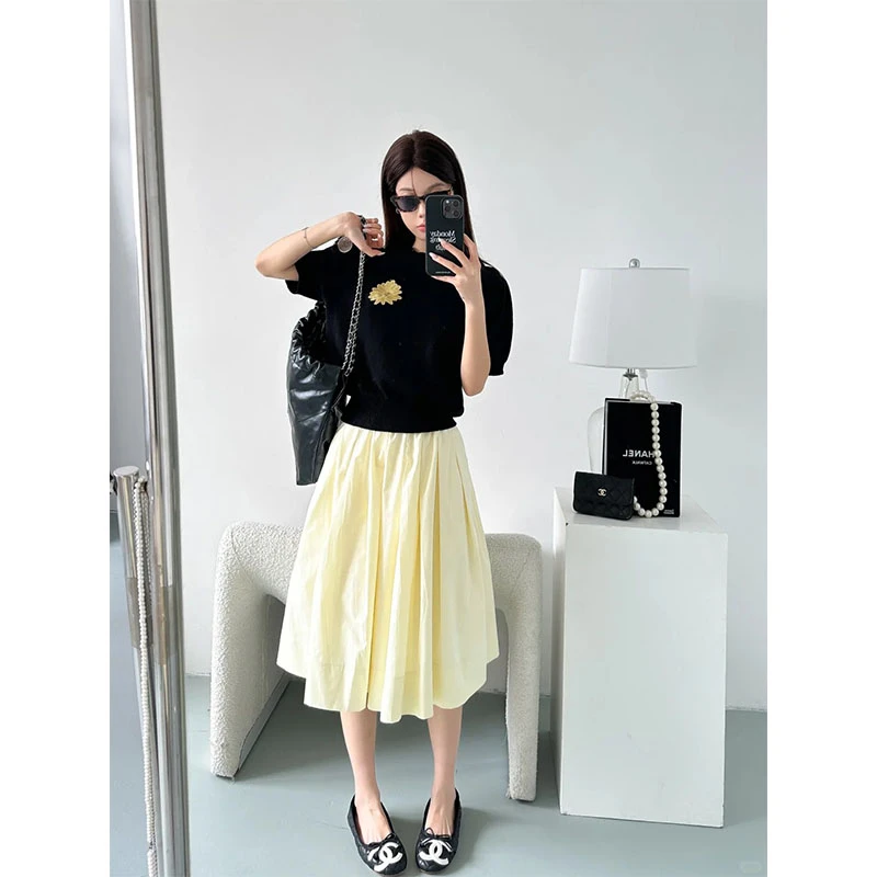 新款休闲百搭简约正肩U领超好看短袖T恤过高腰修身显瘦a字半身裙