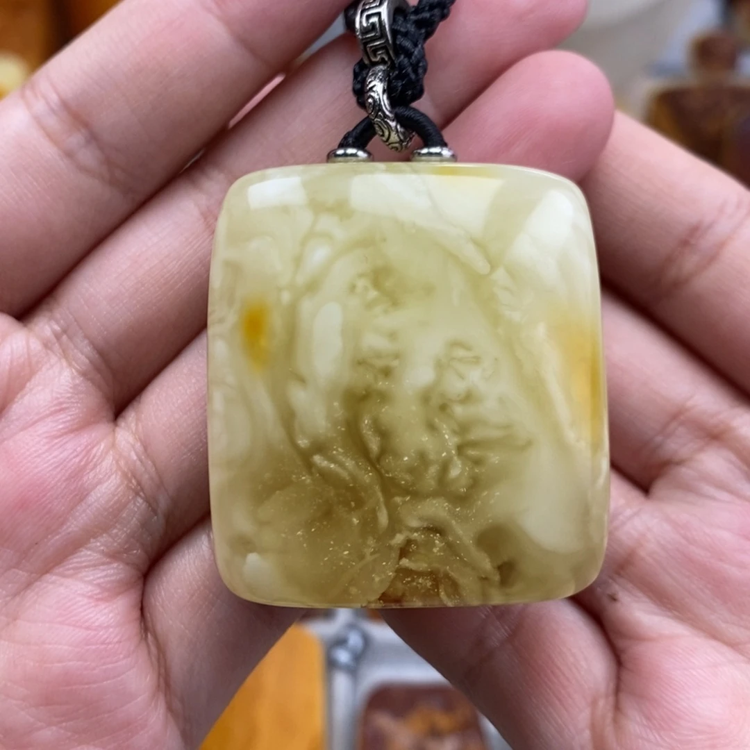 琥珀吊坠(赠链)未镶嵌