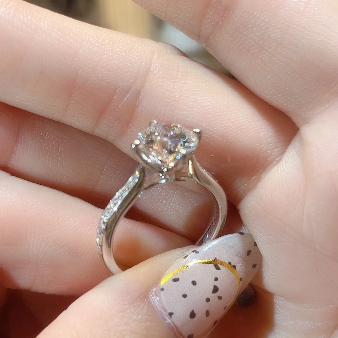 实验室培育钻石18K金镶嵌2F-G/VS，14