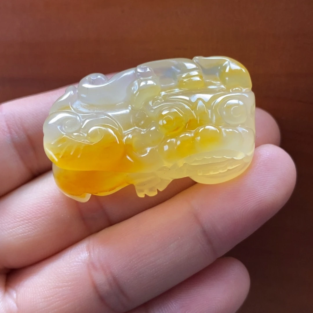 石英质玉（黄龙玉）未镶嵌颈饰