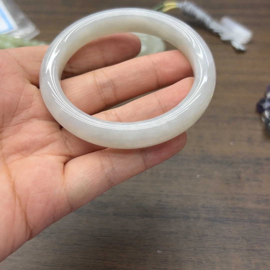 和田玉手镯未镶嵌57.4圈围931瑕