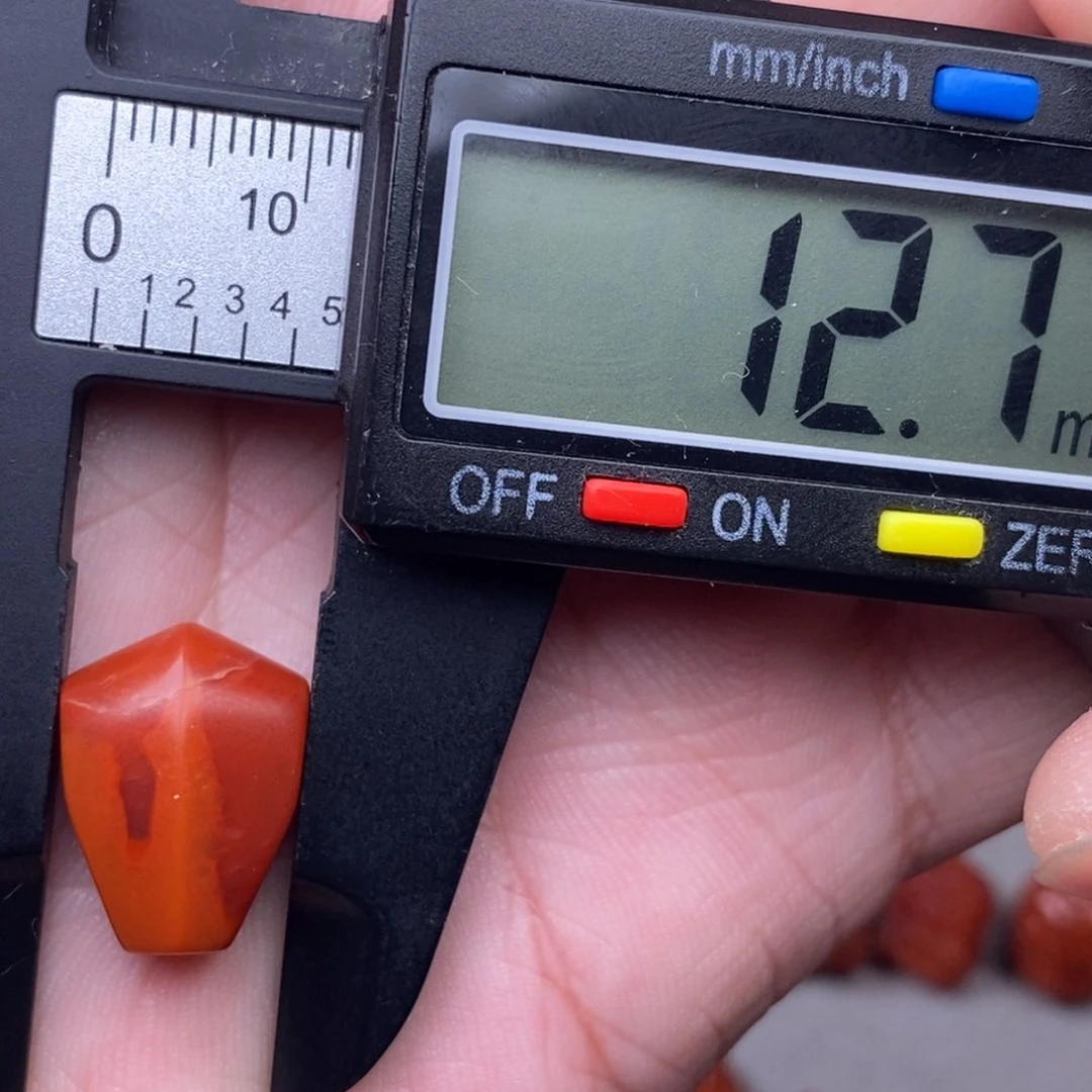 南红玛瑙配饰未镶嵌有瑕疵有裂特惠