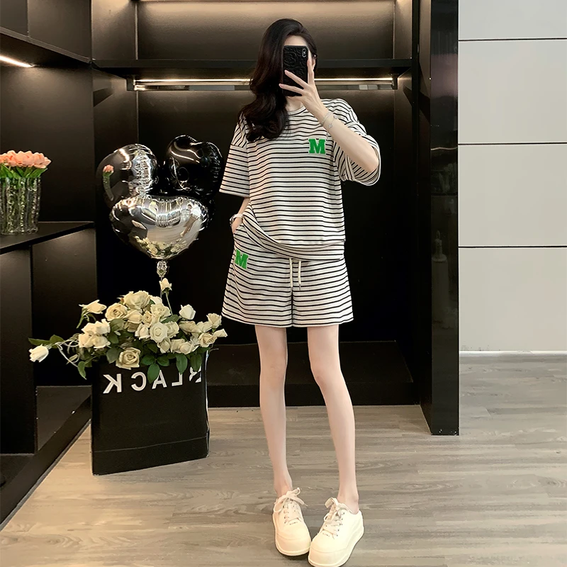 网红炸街条纹显瘦短裤套装女夏装宽松上衣减龄时髦休闲两件套洋气
