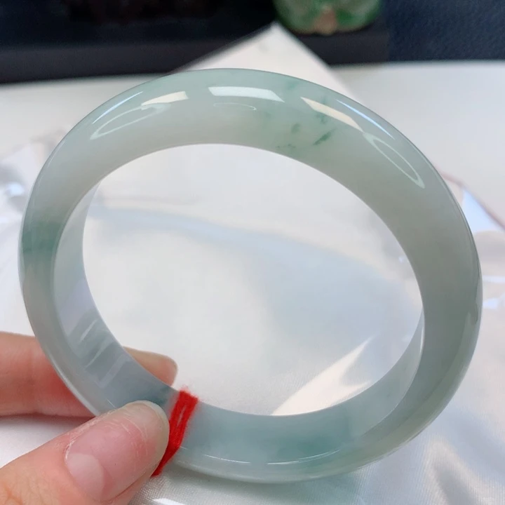 翡翠手镯未镶嵌55圈