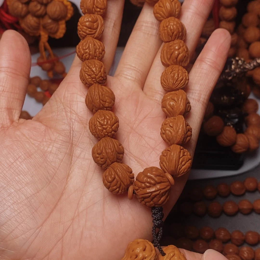 桃核吊坠桃枭手持1