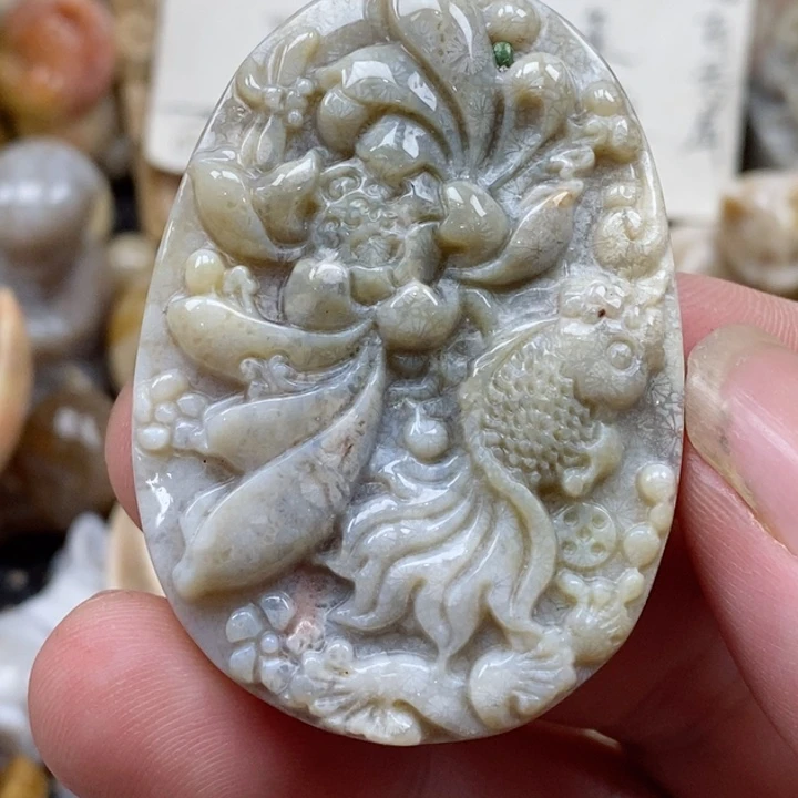 颈饰未镶嵌硅化珊瑚（珊瑚玉）