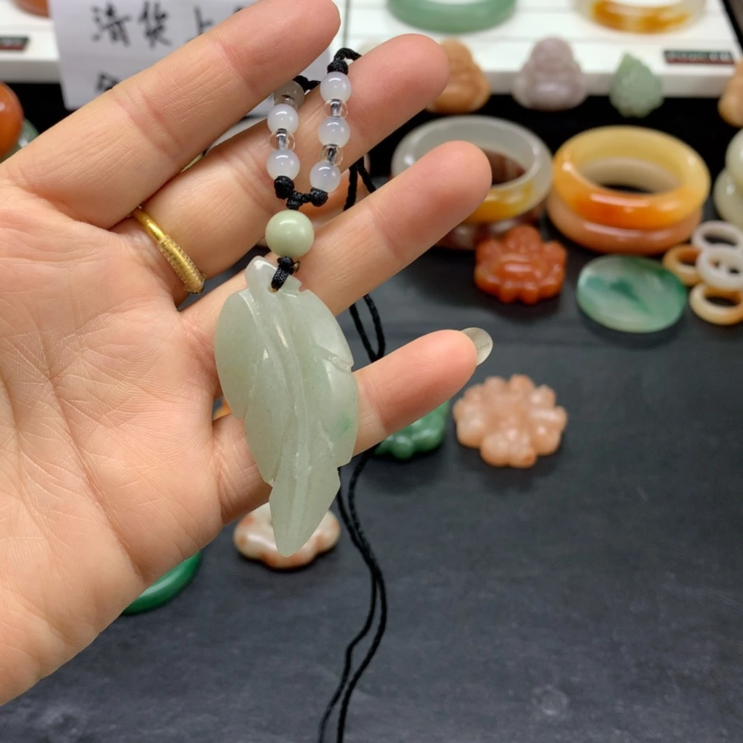 石英质玉吊坠未镶嵌