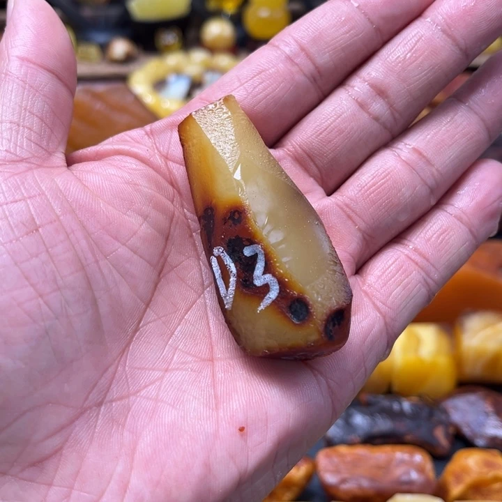 未镶嵌定制蜜蜡我**姐蜜蜡定制