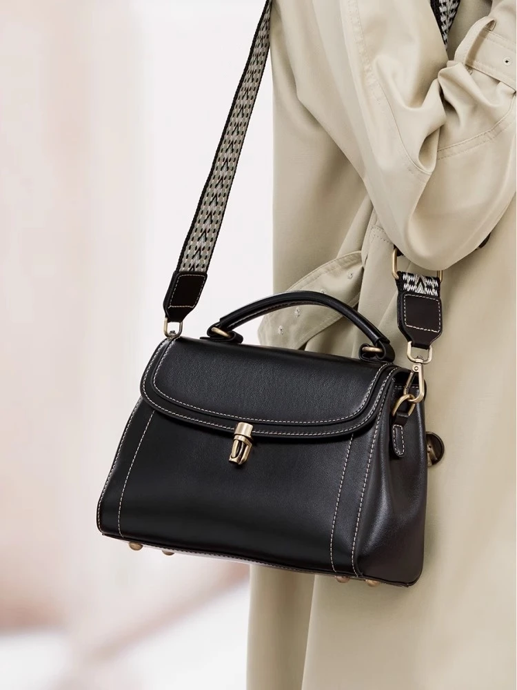 真皮手提女包新款时尚轻奢小方包女士妈妈款轻便单肩斜挎包女气质