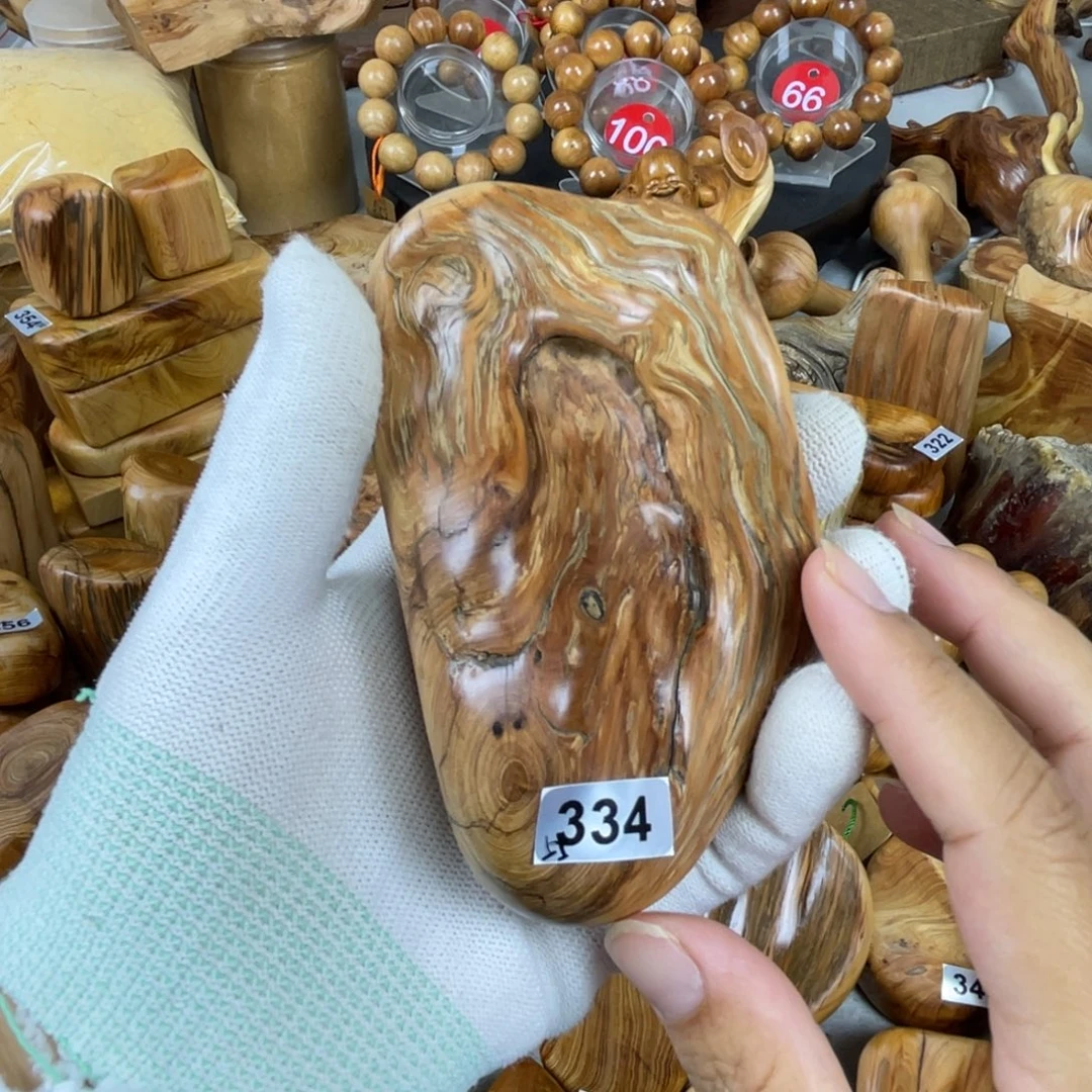 小***草柏木太行崖柏随形手把件有裂介意慎拍