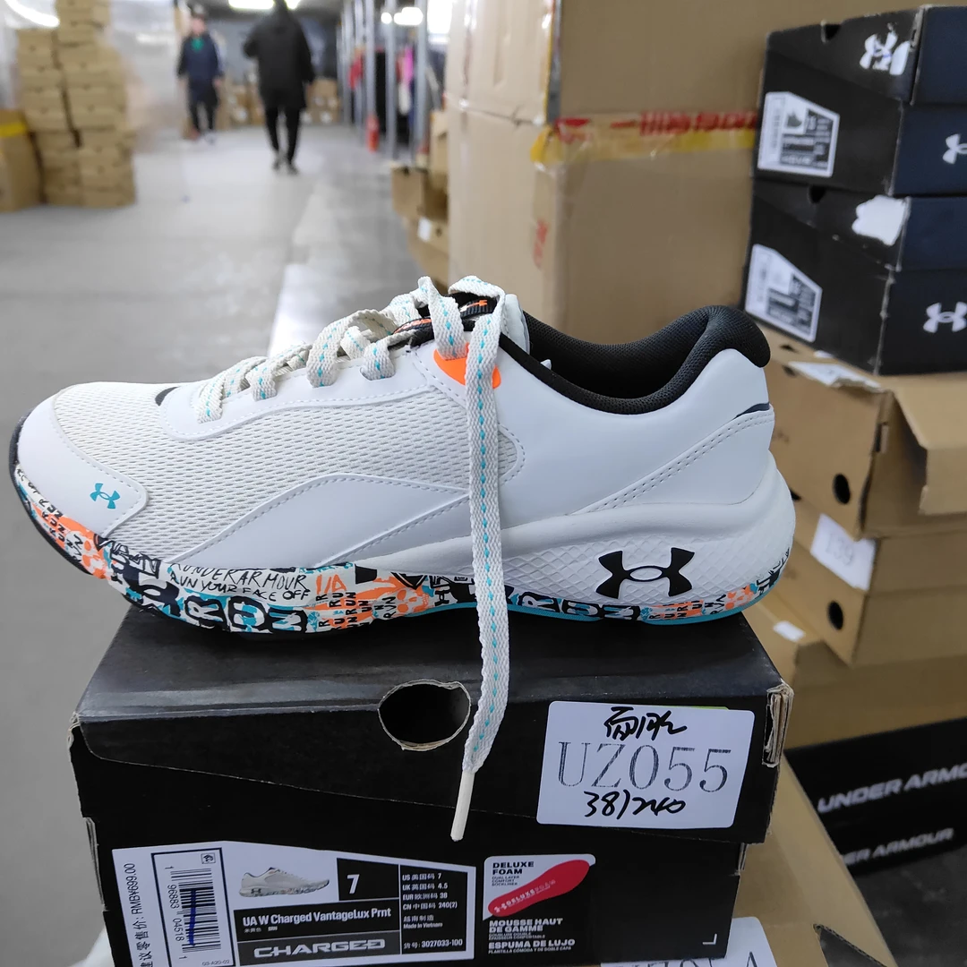 断码运动鞋-安德玛-UZ055