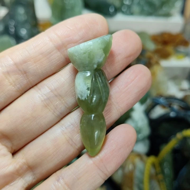 岫玉未镶嵌挂坠款式