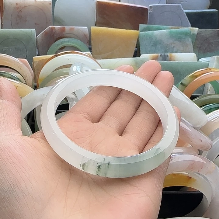 石英质玉未镶嵌手镯