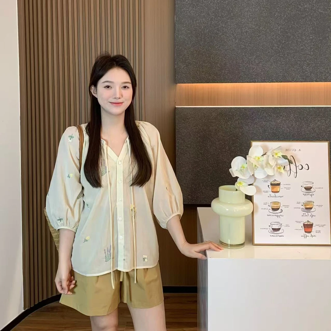 小羽酱小个子定制夏季韩系气质减龄百搭薄款V领系带刺绣宽松衬衫