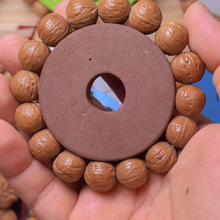 何*祥拍00042野生秋子手串串