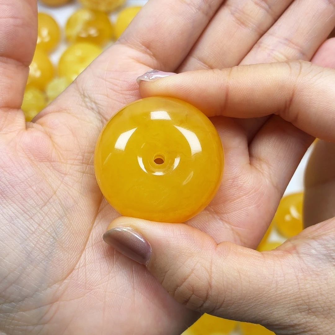 蜜蜡未镶嵌颈饰焦皮妖花平安扣