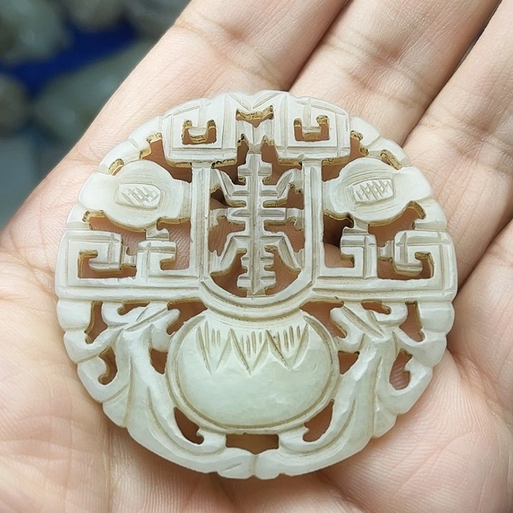 颈饰未镶嵌和田玉（青白玉）