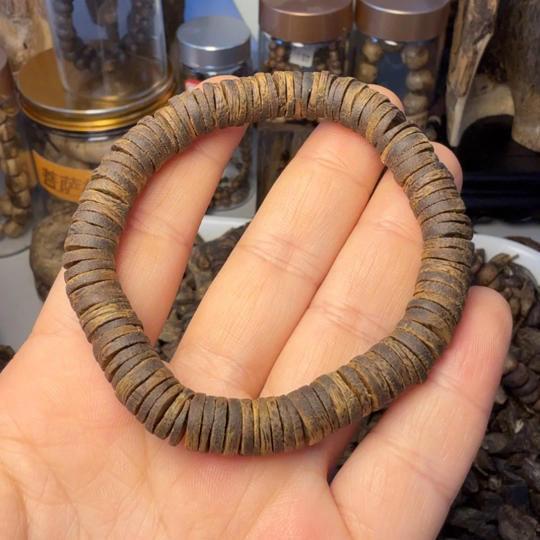 吉***猫沉香枕沉香海南白棋片珠老料8.7克