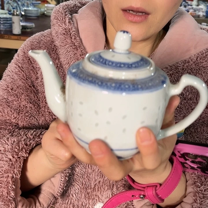 瓷片///景德镇陶瓷茶壶。