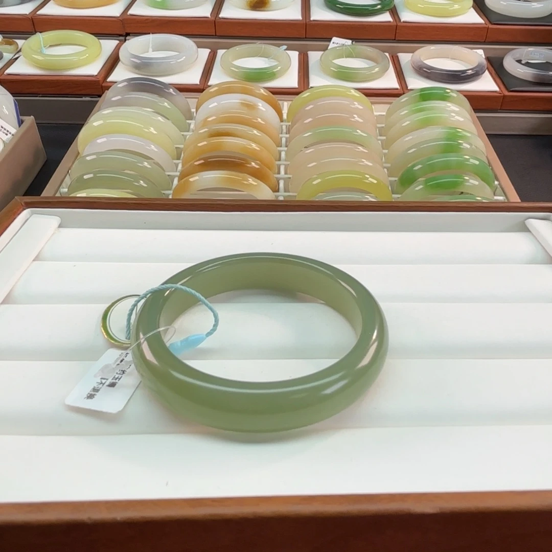 和田玉未镶嵌手镯55湖水绿